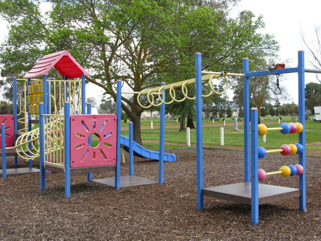 Wimmera Lakes Caravan Resort - Horsham: Playground for children.