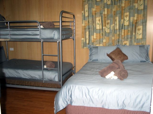 Howqua Valley Resort - Howqua: Second bedroom in cabin