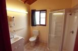 BIG4 Innisfail Mango Tree Tourist Park - Innisfail: Bathroom in cottage 