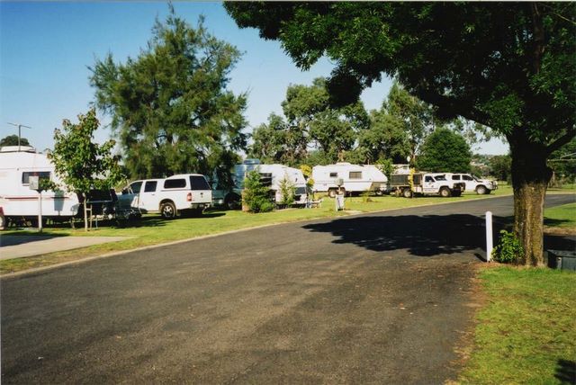 Inverell Caravan Park - Inverell: Good paved roads throughout the park