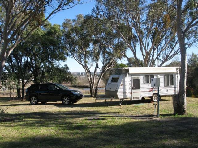 Sapphire City Caravan Park - Inverell: Powered sites for caravans with magnificent views of the town.
