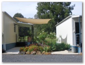 Sapphire City Caravan Park - Inverell: Well maintained gardens throughout the park