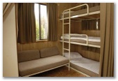 Discovery Holiday Parks - Jindabyne - Jindabyne: Interior of cabin showing bunk beds