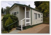 Discovery Holiday Parks - Jindabyne - Jindabyne: Kalkite 3.5 Star. Comfortable 3.5 star Cabin. 2 bedroom with double bed in one room and tri-bunks in the other. Sleeps 5.