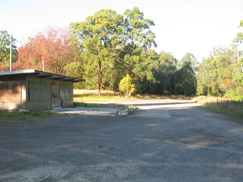 Old Service Station Johns River South - Johns River: This used to be a service station so there is plenty of parking area