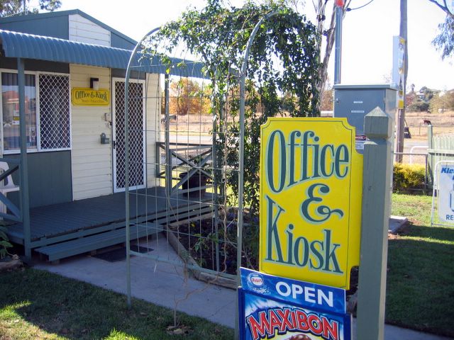 Junee Tourist Park - Junee: Reception and office