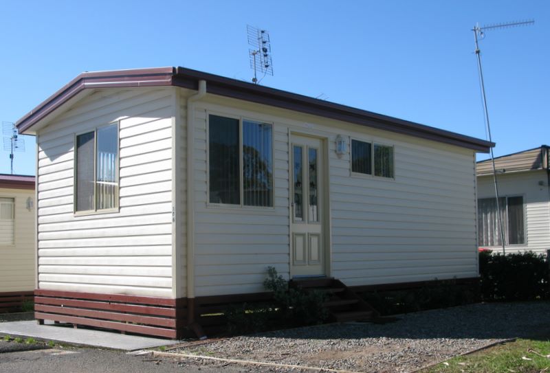 Oasis Caratel Caravan Park - Kanwal: Cottage accommodation, ideal for families, couples and singles