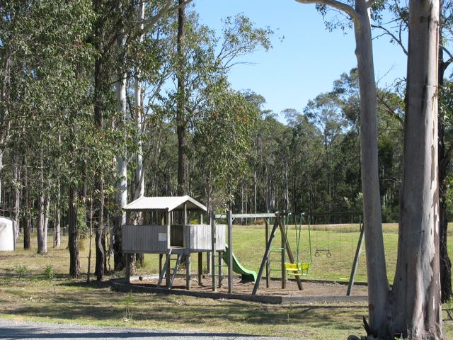 Australian Motor Homes Tourist Park - Karuah: Playground for children.