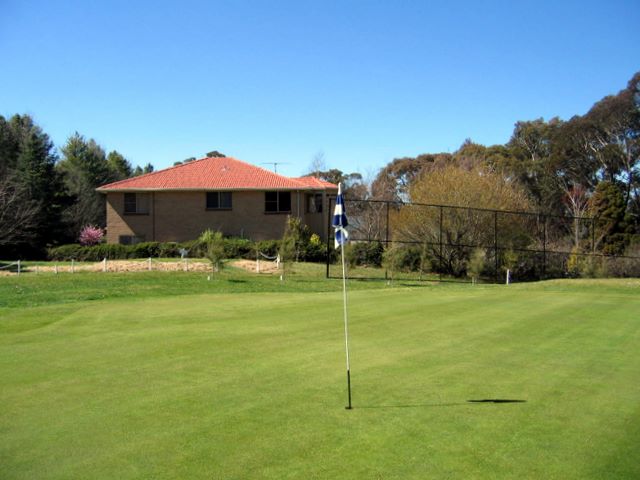 Katoomba Golf Club - Katoomba: Green on Hole 5