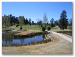 Katoomba Golf Club - Katoomba: Approach to the Green on Hole 4