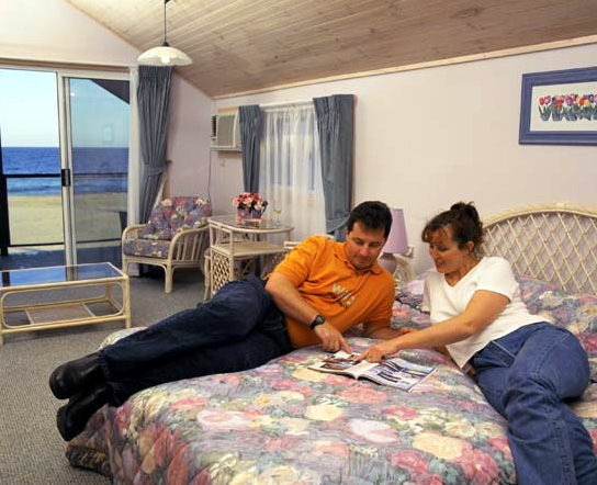 Kendalls on the Beach Holiday Park - Kiama: Bedroom with views of the ocean