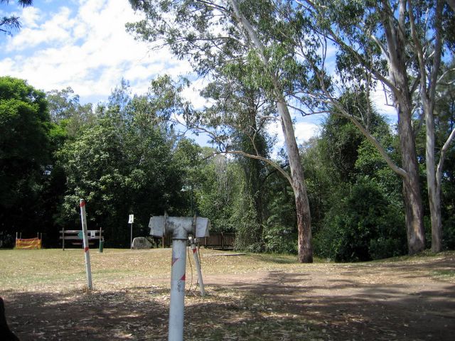 Kilcoy Caravan Park - Kilcoy: Powered sites and water is available in the rest area