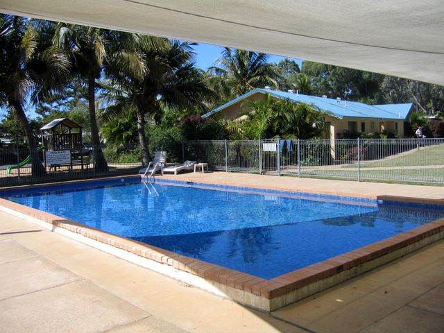Cool Waters Holiday Village - Kinka Beach: Fully tiled swimming pool