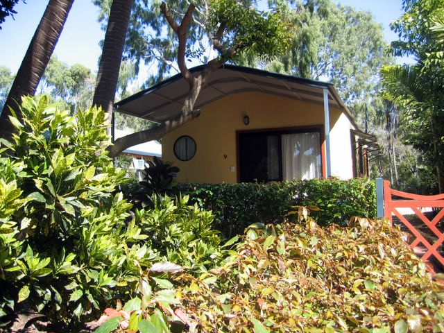 Island View Tourist Park - Kinka Beach: Cottage accommodation ideal for families, couples and singles