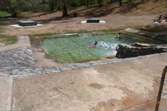 Yarrangobilly Caves - Kosciuszko National Park: kiddies pool,if you kick the kids out you can get a back and shoulder massage under the overflow