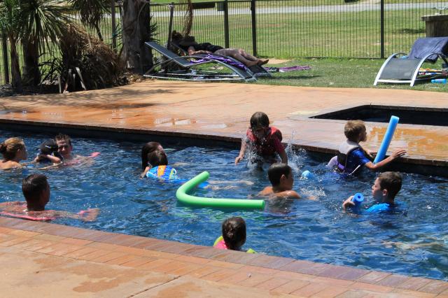 Wakiti Creek Resort - Kotupna: All at the pool