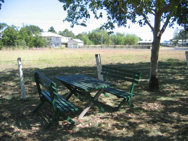 Laidley Caravan Park - Laidley: Many caravan sites have private picnic area
