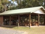 Lake Monduran Holiday Park - Lake Monduran: Camp kitchen