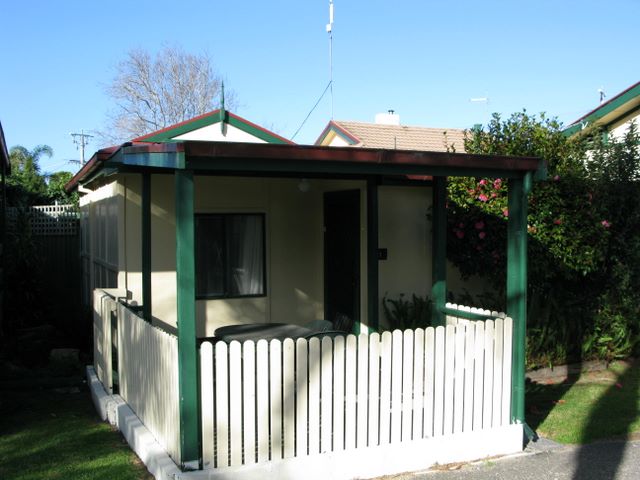 Echo Beach Tourist Park - Lakes Entrance: Cottage accommodation ideal for families, couples and singles
