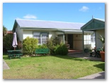 Lakes Haven Caravan Park - Lake Entrance: Cottage accommodation, ideal for families, couples and singles