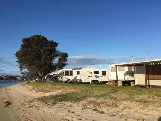 Lakes Entrance Recreation and Camping Reserve - Lakes Entrance: Lakeside powered sites for caravans, campervans, tents and RVs