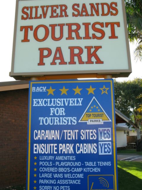 Silver Sands Tourist Park - Lakes Entrance: Silver Sands Tourist Park welcome sign