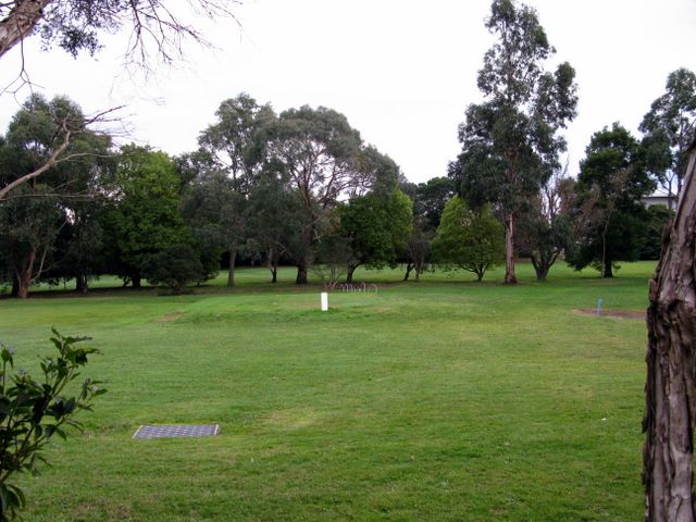 Apex Caravan Park - Leongatha: Leongatha Golf Course is opposite the park