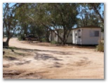Lightning Ridge Hotel Motel and Caravan Park - Lightning Ridge: Cottage accommodation, ideal for families, couples and singles -  note gravel roads throughout the park