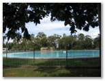 Lismore Lake Holiday Park - Lismore: Adjacent swimming pool