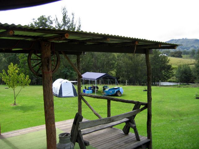 Lostock Dam Caravan Park - Lostock Dam: Sheltered picnic area