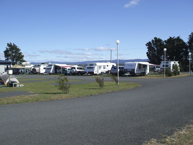 Low Head Tourist Park - Low Head: Powered sites for caravans with good paved roads throughout the park - photo by Tess Cameron