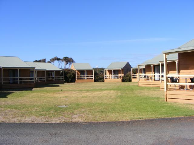 Low Head Tourist Park - Low Head: Cabins - all facing the water