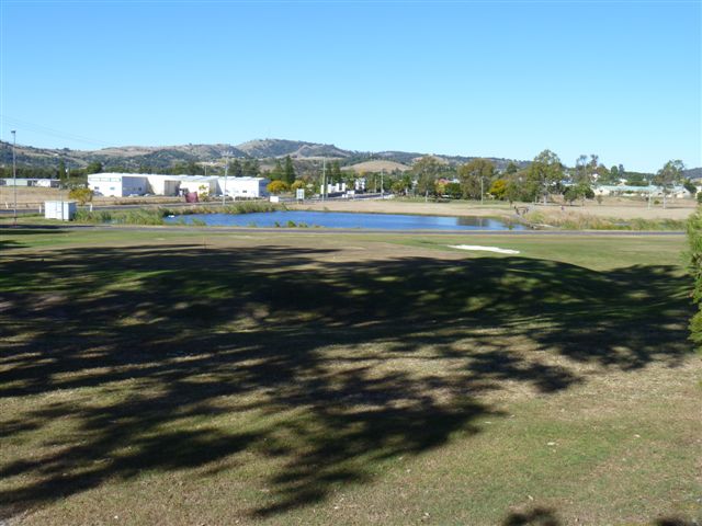 Lowood and District Golf Club - Lowood: Green on Hole 2