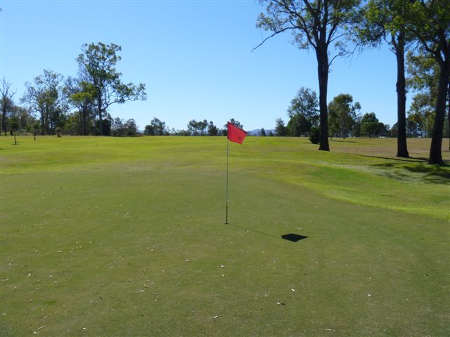 Lowood and District Golf Club - Lowood: Green on Hole 8 looking back along the fairway.