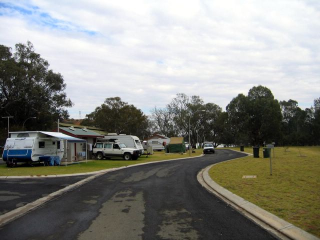Loxton Riverfront Caravan Park - Loxton: Good paved roads throughout the new area of the park - gravel roads in the old area.