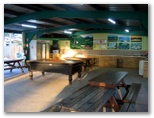 Andergrove Van Park - Mackay: Camp kitchen and BBQ area