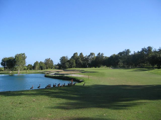 Mackay Golf Course - Mackay: Approach to the green on Hole 1