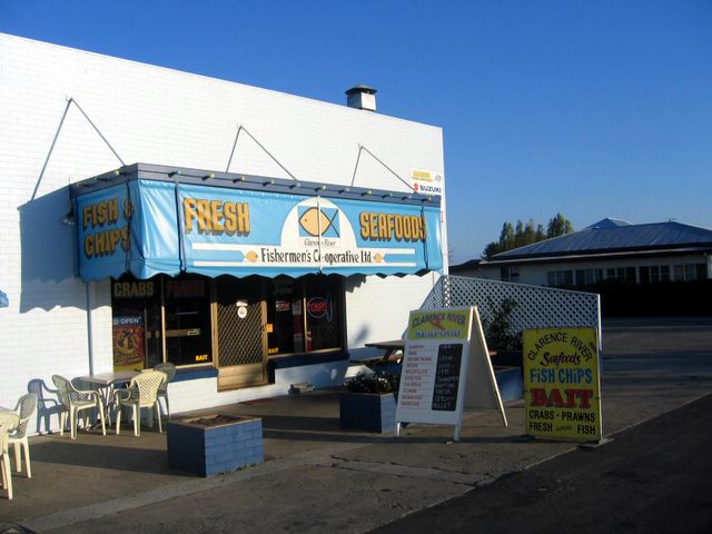 Maclean NSW: The Fishermen's Co-operative serves delicious seafood. (large)