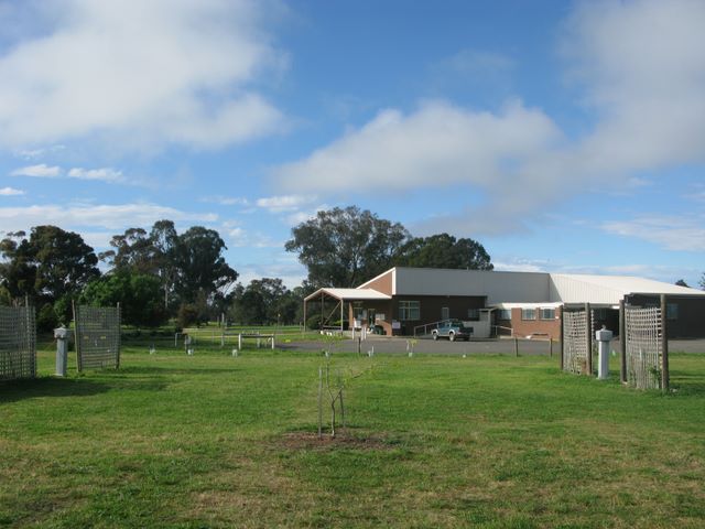 Maffra Golf Club RV Park - Maffra: View of powered sites with Clubhouse in the background.