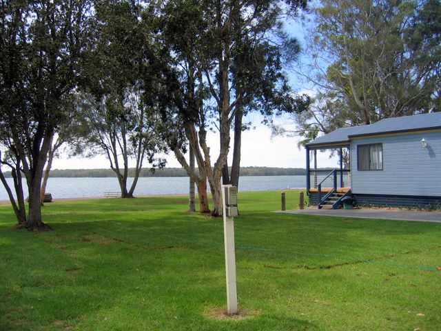 BIG4 Lake Macquarie Monterey Tourist Park - Mannering Park: Powered sites for caravans with lake views