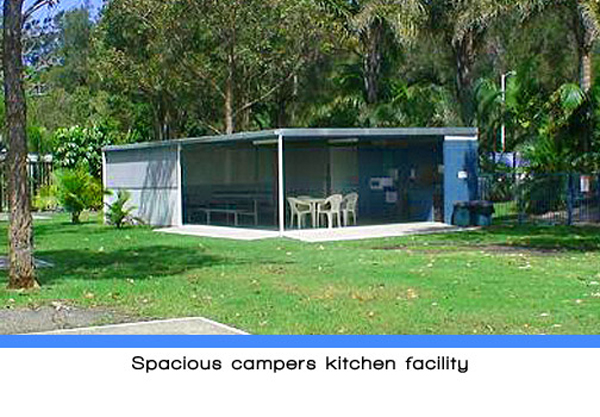 Weeroona Holiday Park - Manning Point: Spacious campers kitchen facility.
