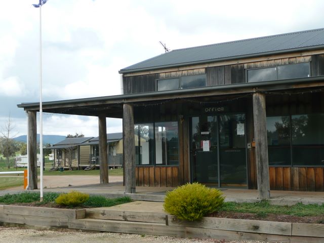 Mansfield Holiday Park - Mansfield: Reception and office