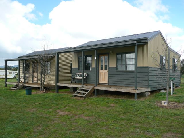 Mansfield Holiday Park - Mansfield: Cottage accommodation, ideal for families, couples and singles