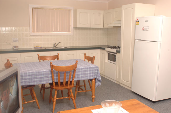 Riverview Tourist Park - Margaret River: Well presented kitchen and dining area in cottage.