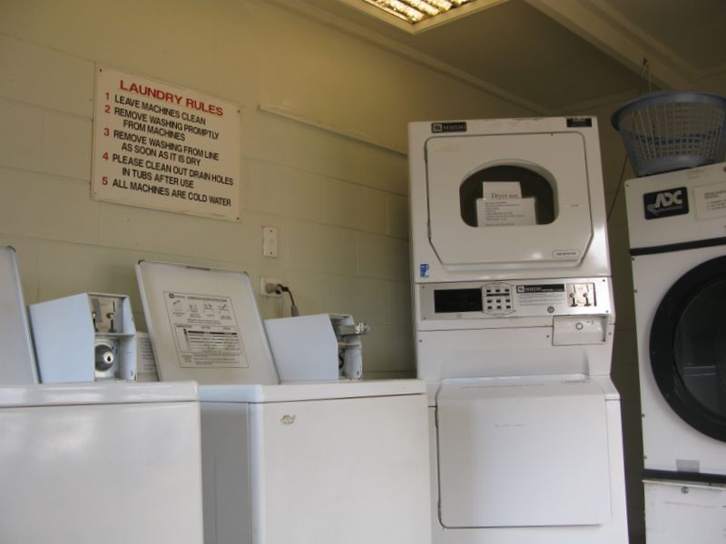 Maryborough Caravan Park - Maryborough: Interior of laundry