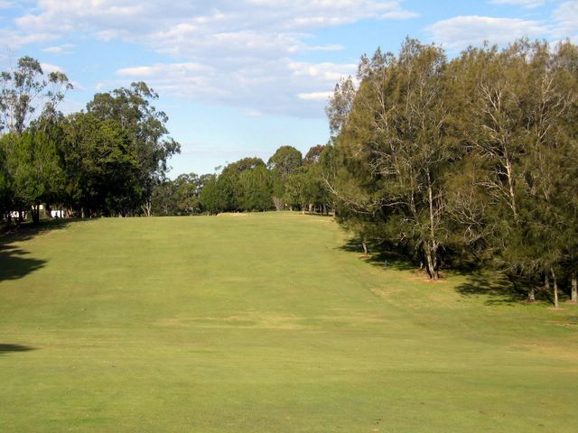 Maryborough Golf Course - Maryborough: Approach to the green on the 15th