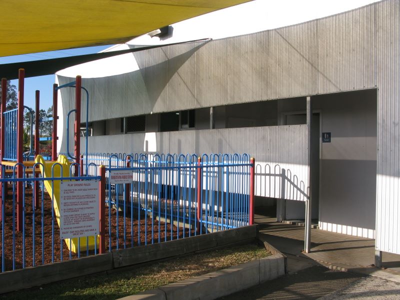 Maryborough South Matilda Roadhouse - Maryborough: Playground for children with amenities in background