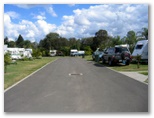 Wallace Motel & Caravan Park - Maryborough: Good paved roads throughout the park