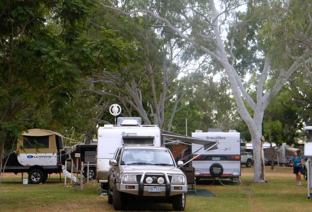 Territory Manor Caravan Park - Mataranka: 4 Car ensuite powered site