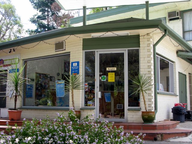 Crystal Brook Tourist Park - Doncaster East Melbourne: Reception and office